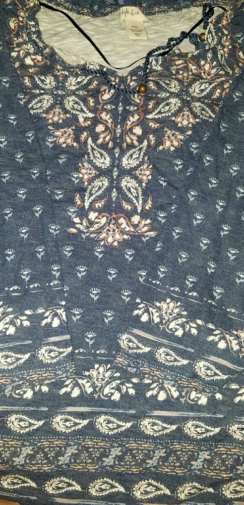 Pattern navy blue blouse
